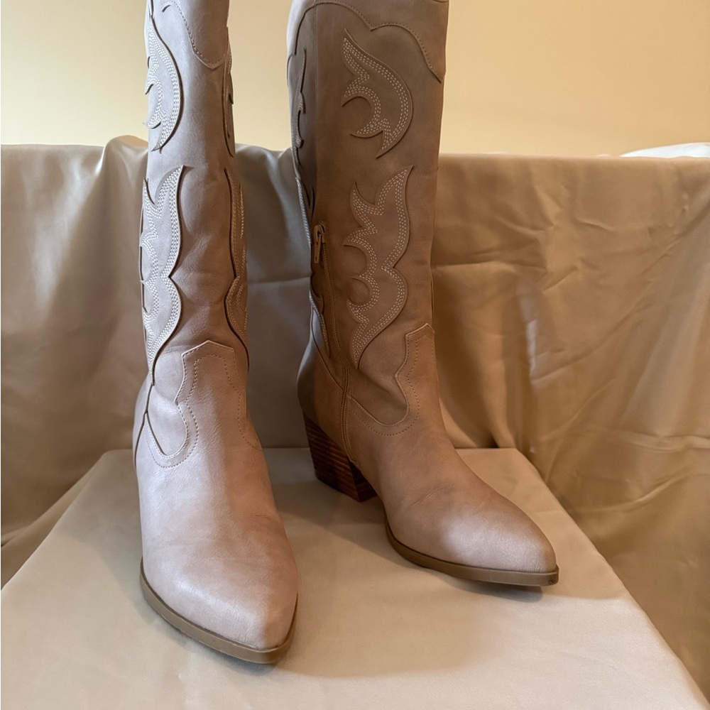 DV by Dolce Vita Beige Heeled Boots